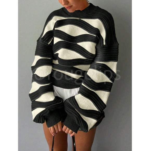 Black and Off White Textured Knit Pullover Sweater Lantern Sleeve - Picture 3 of 5
